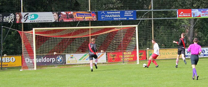 .. en Luc tikt binnen