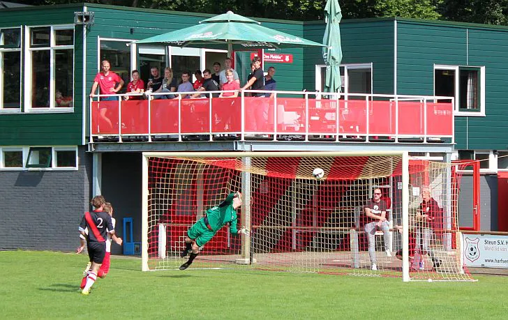 Prachtig schot van Daan zorgt voor de 5-0