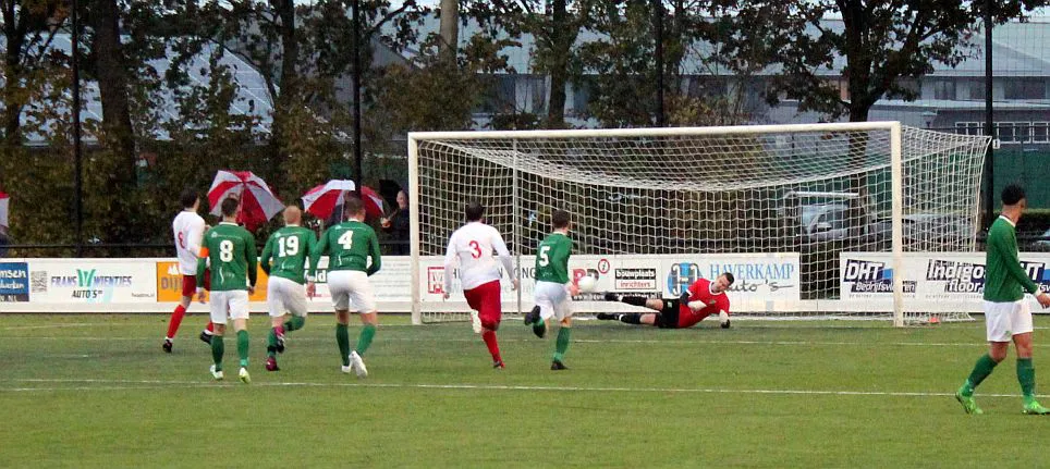 De penalty is natuurlijk raak 4-2